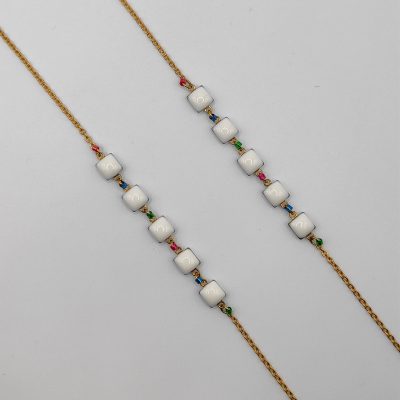 Chaîne à lunettes - Perles d'agate roses entourées et entrelacées de perles de rocailles dorées - détail chaîne