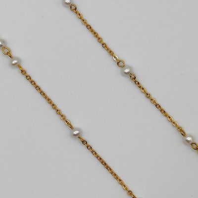 Chaîne à lunettes - Perles d'agate roses entourées et entrelacées de perles de rocailles dorées - détail chaîne