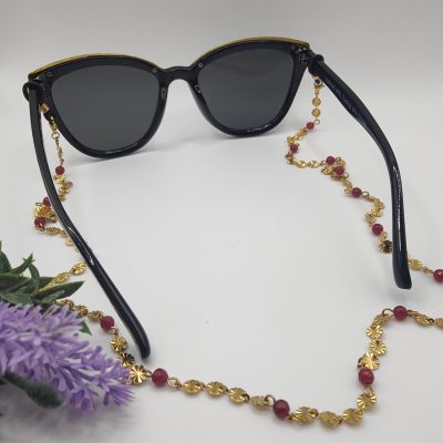 Chaîne à lunettes - Chaînes soleil et agathe rose - présentée sur lunettes