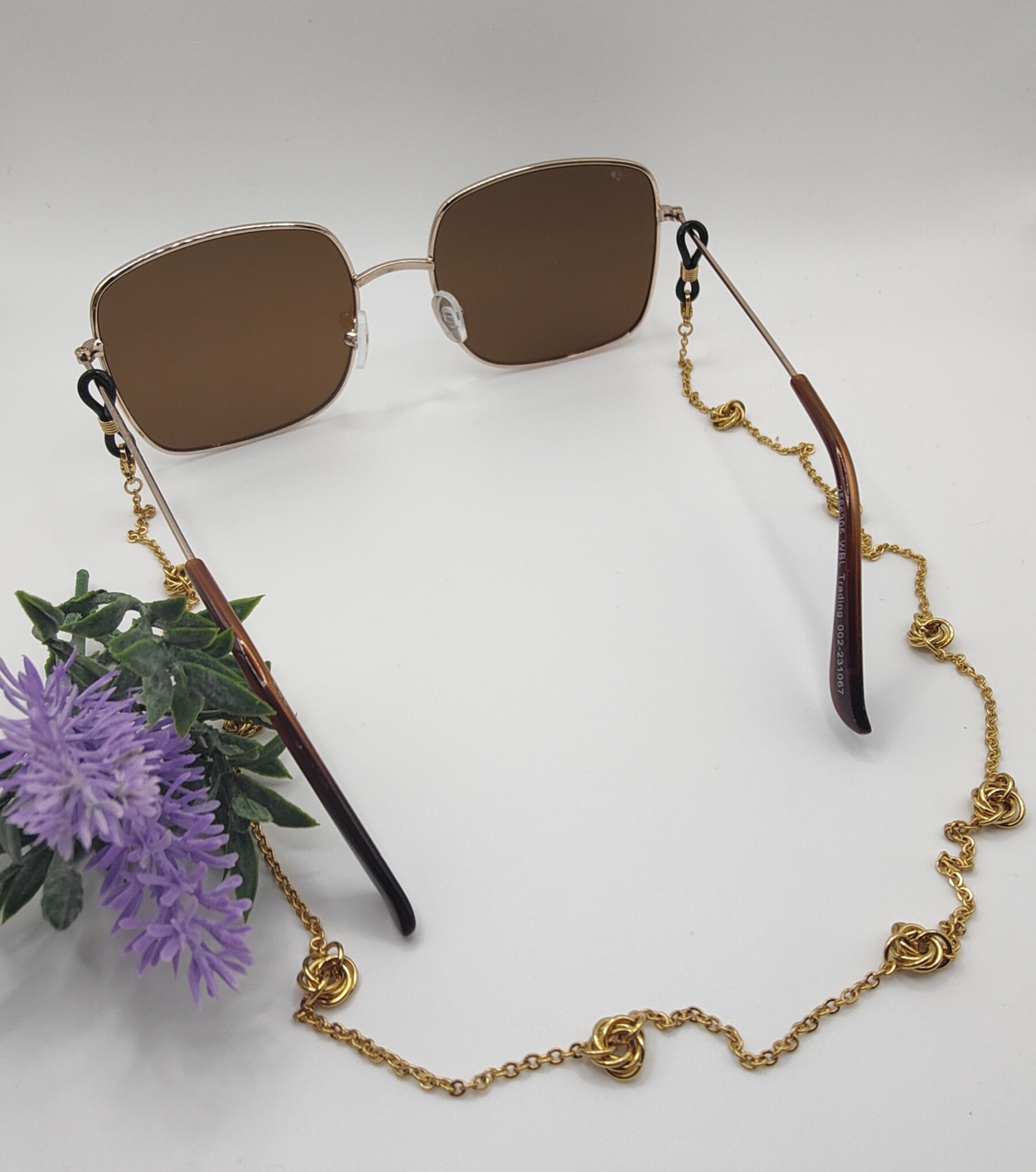 Oplus_34 Chaîne à lunettes - Fleur de Mobius -présentée sur lunettes