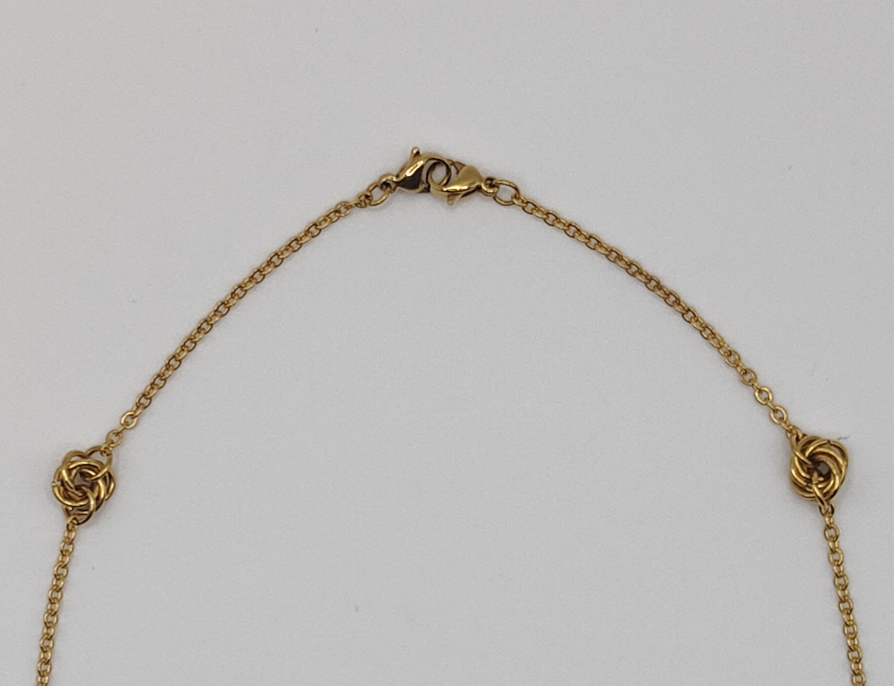 Oplus_131106 Chaîne à lunettes - Fleur de Mobius - détail attaches collier