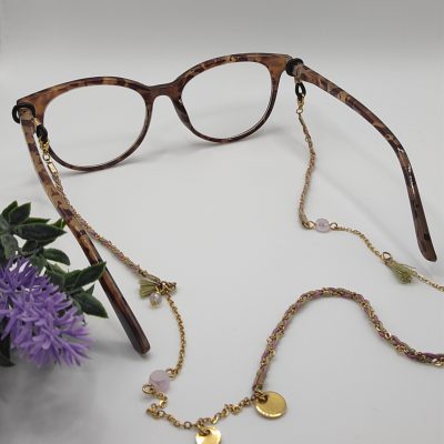 Chaîne à lunettes - 3 Tresses Pastelles en fil de Jade et chaînes- présentée sur lunettes