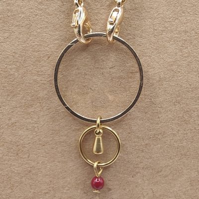 Anneau porte lunettes Goutte dans cercle et perle pendante - détail