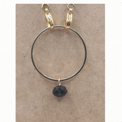 Anneau porte lunettes Perle de verre noire facettée pendante - détail