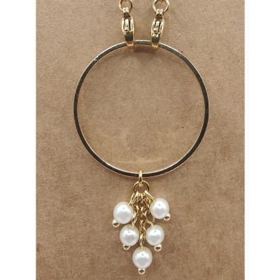 Anneau porte lunettes Petite grappe de perles de verre blanche nacrée - détail