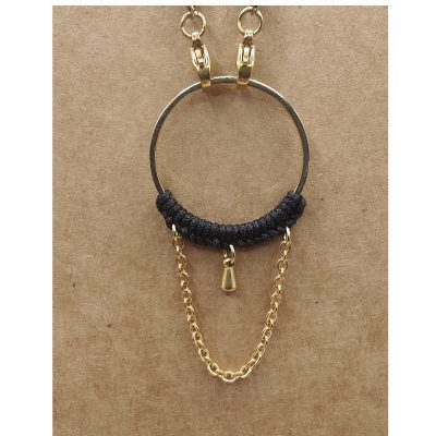 Anneau porte lunettes Fil de Jade et arc de chaîne et goutte dorée - détail