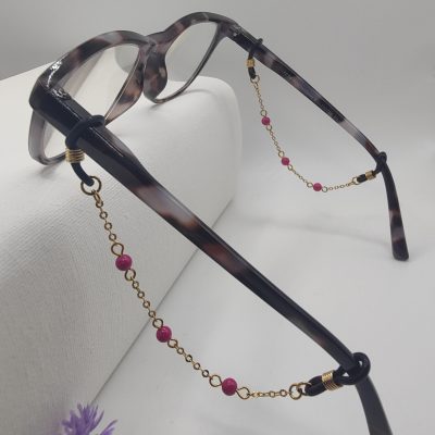 Bijoux de branches - Trio de Perles de verre fuchsia - Présentation sur lunettes